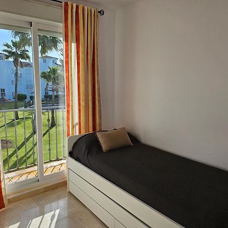 3 Bedrooms With Pool & Parking, Close To Sea And Gibraltar 马尼尔瓦 外观 照片