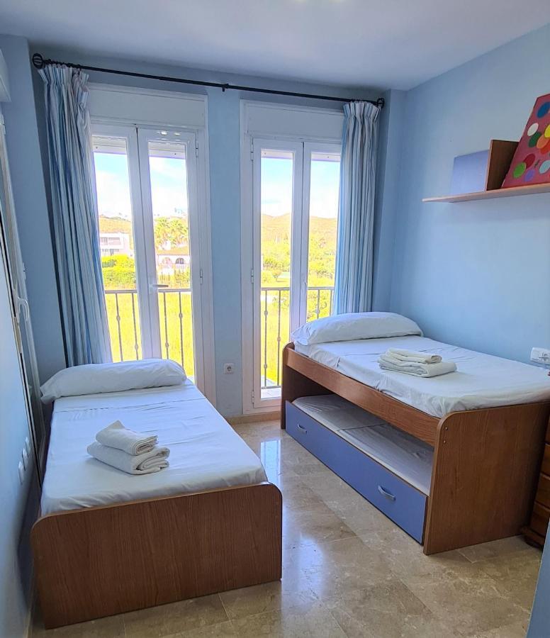 3 Bedrooms With Pool & Parking, Close To Sea And Gibraltar 马尼尔瓦 外观 照片