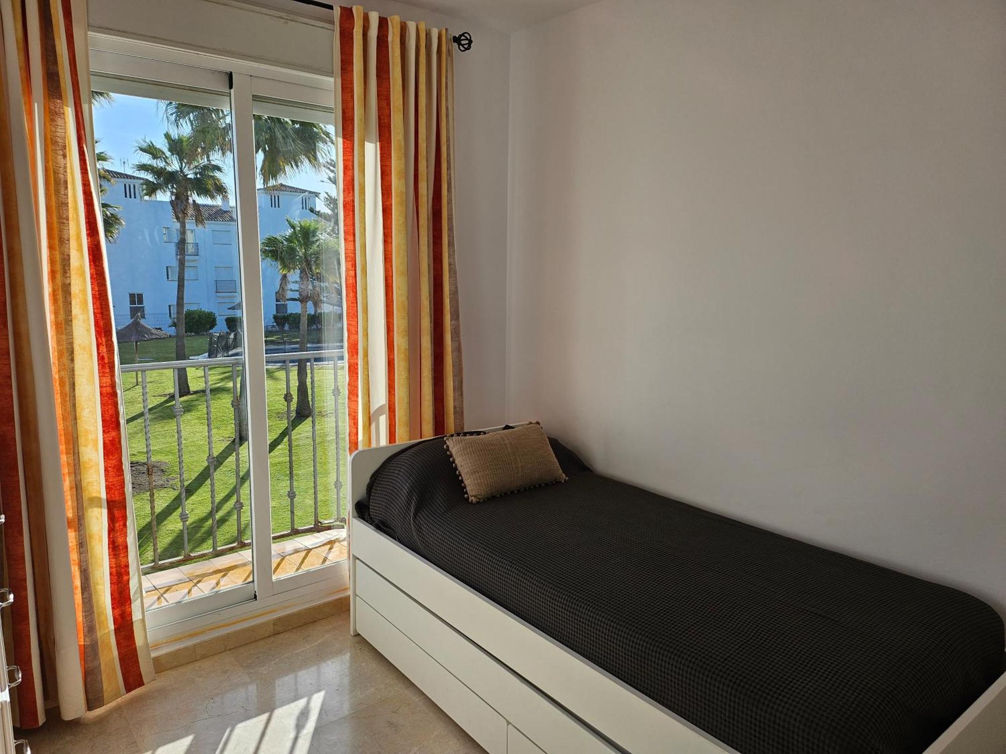 3 Bedrooms With Pool & Parking, Close To Sea And Gibraltar 马尼尔瓦 外观 照片