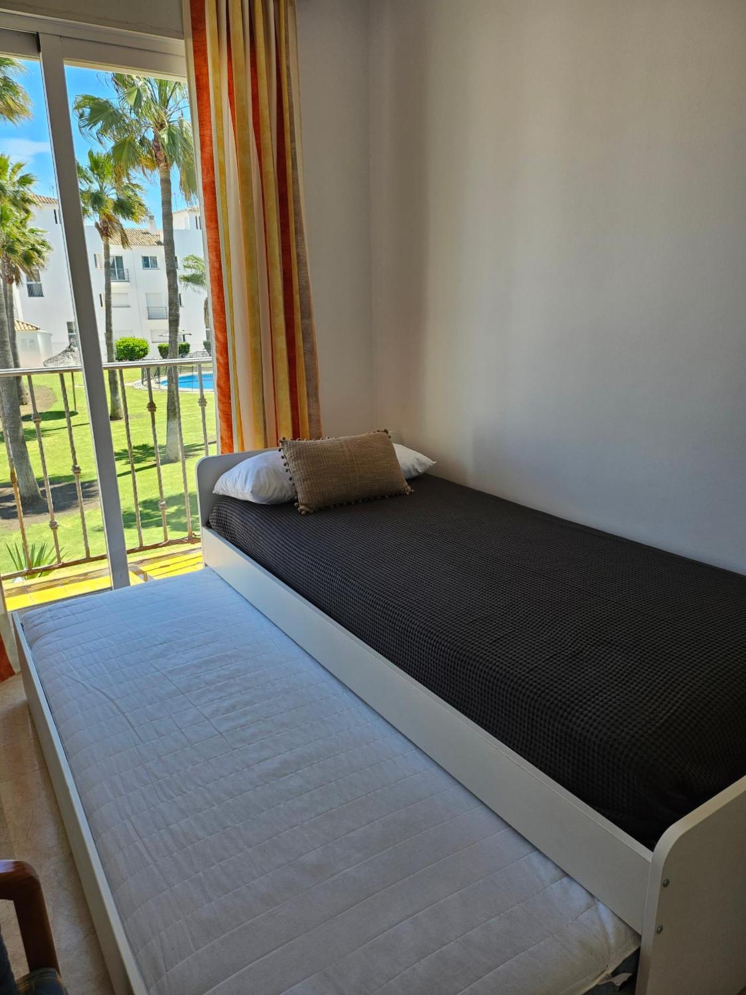 3 Bedrooms With Pool & Parking, Close To Sea And Gibraltar 马尼尔瓦 外观 照片