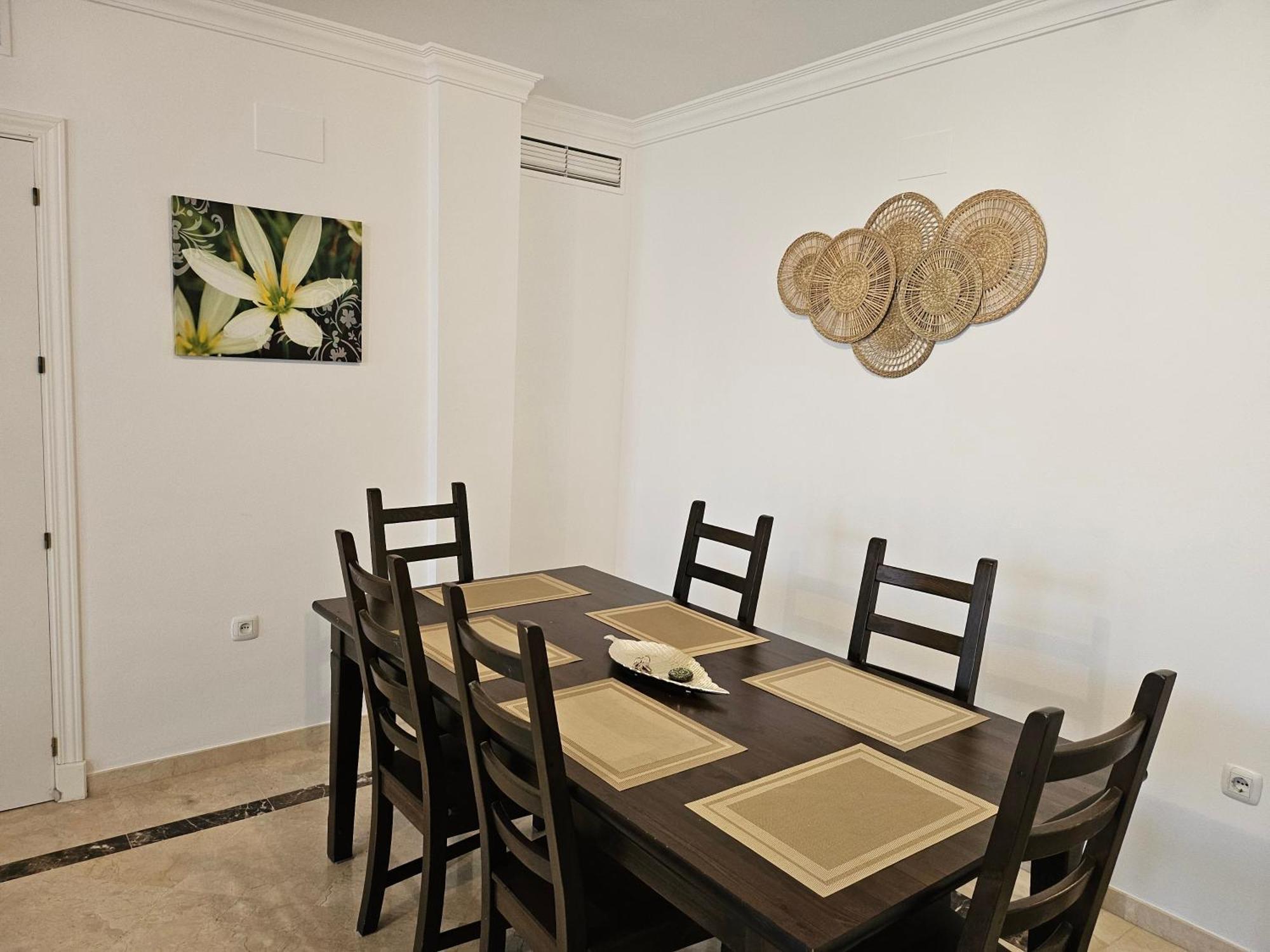 3 Bedrooms With Pool & Parking, Close To Sea And Gibraltar 马尼尔瓦 外观 照片