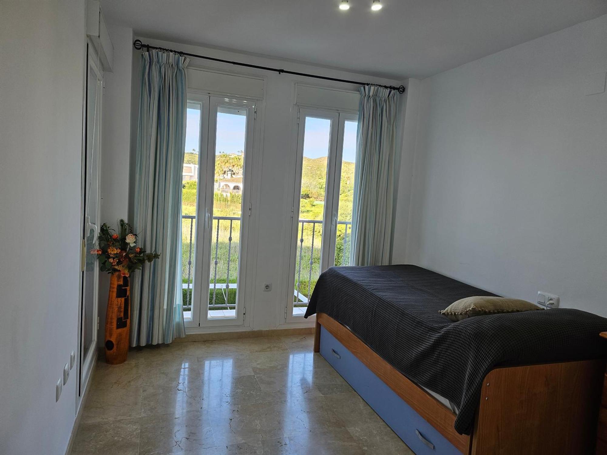 3 Bedrooms With Pool & Parking, Close To Sea And Gibraltar 马尼尔瓦 外观 照片